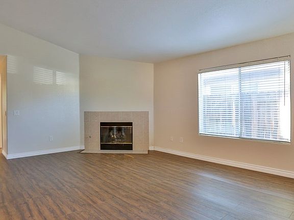 3rd image of 2883 Acacia Ave