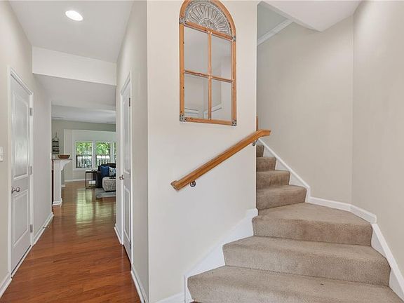 5th image of 109 Riva Ct