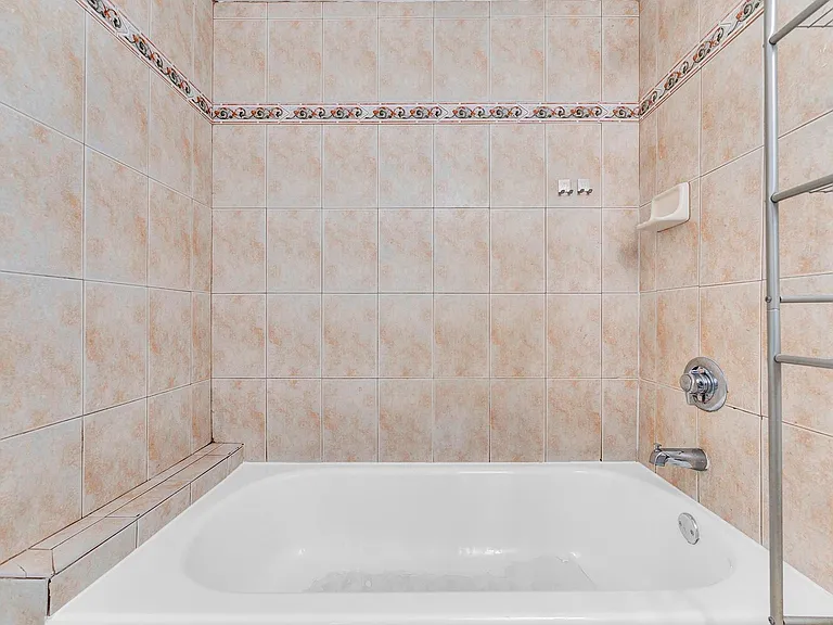 520 SW 5th St — Photo 18