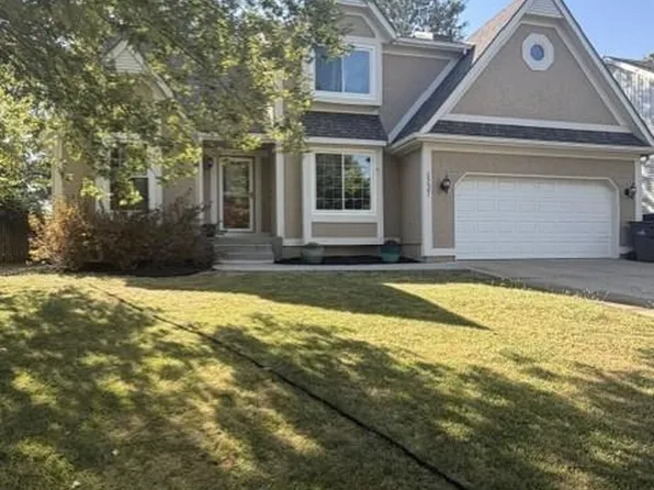 1237 E Meadow Ln, Olathe, KS 66062