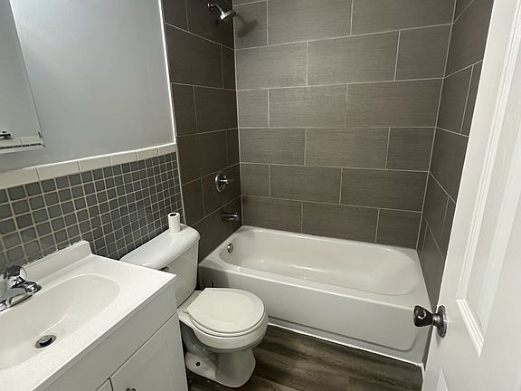 3rd image of 425 60th St NE #A
