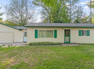 2139 N Poplar Ave, White Cloud, MI 49349