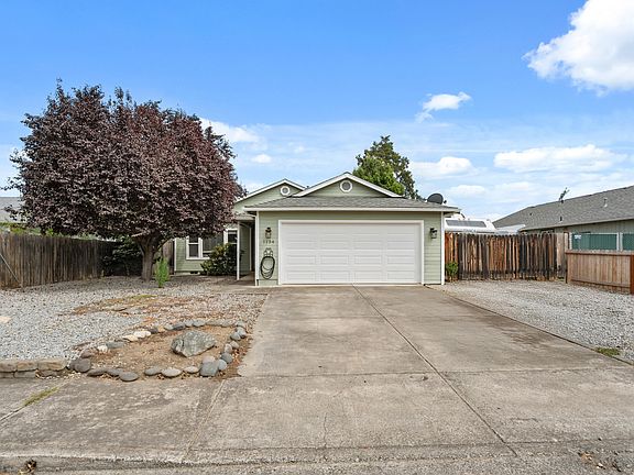 2nd image of 1134 Coachman Dr