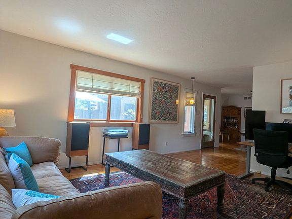5th image of 637 Copita Ln