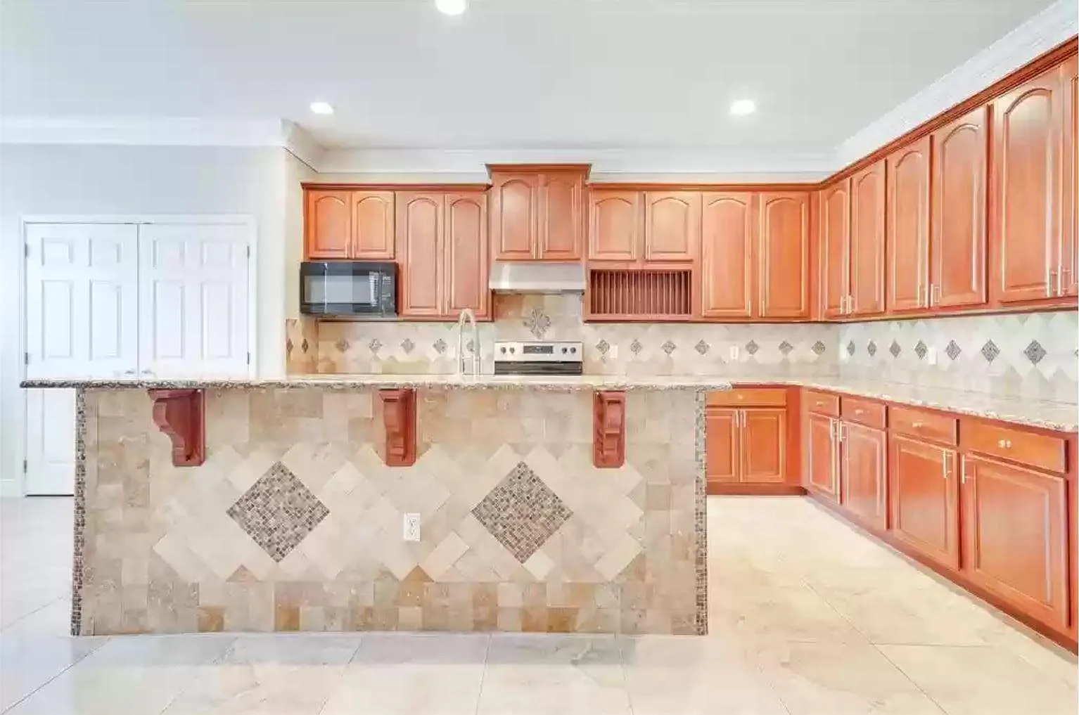 5 bed, 3706 sqft, $4,650 — Photo 1