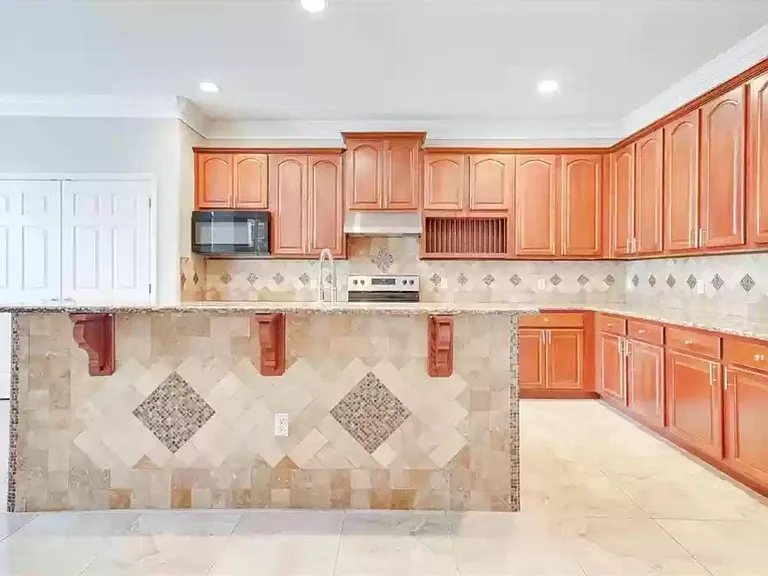 10119 Malpas Point — Photo 38