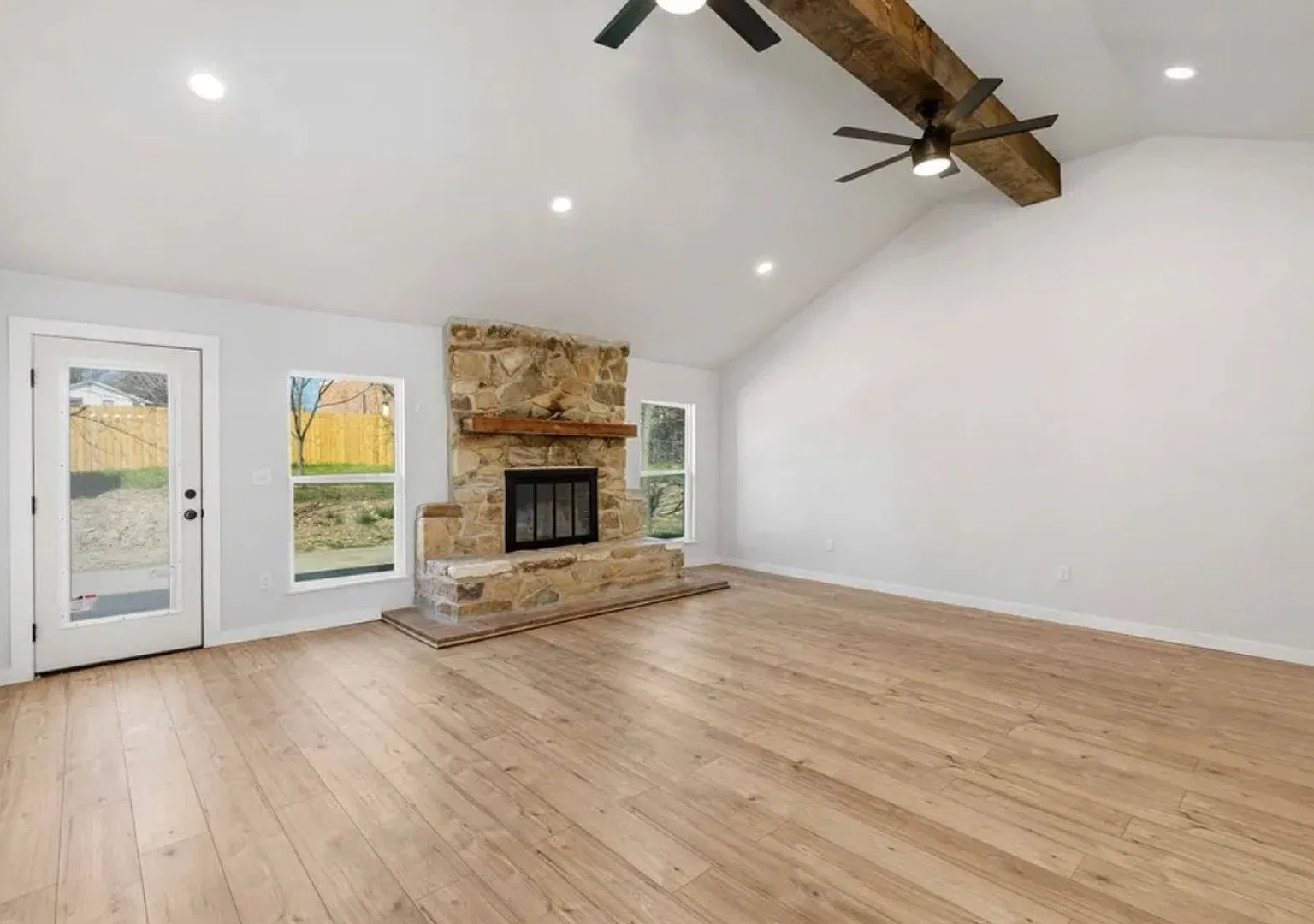 Fully Remodeled 4 Bedroom 3 Bathroom Home in Comanche, TX — Photo 4
