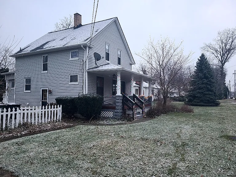 1191 Clague Rd — Photo 1