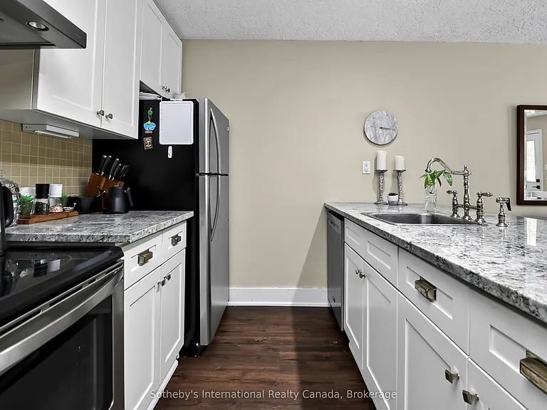 139 Lakeshore Rd E #10 — Photo 9