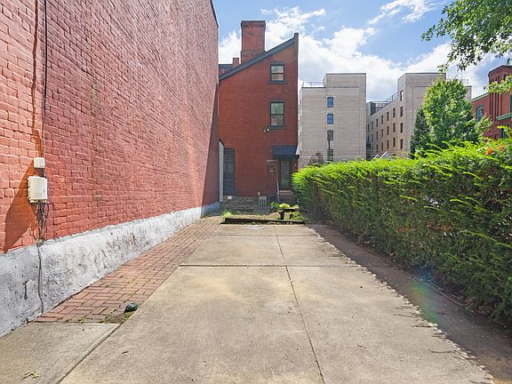 5th image of 2119 Sidney St Floor 1
