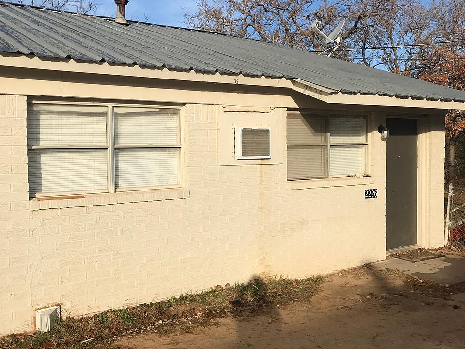 1st image of 2226 Oakland Dr