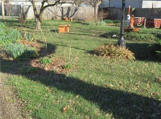 215 S Cottonwood St, Iola, KS 66749