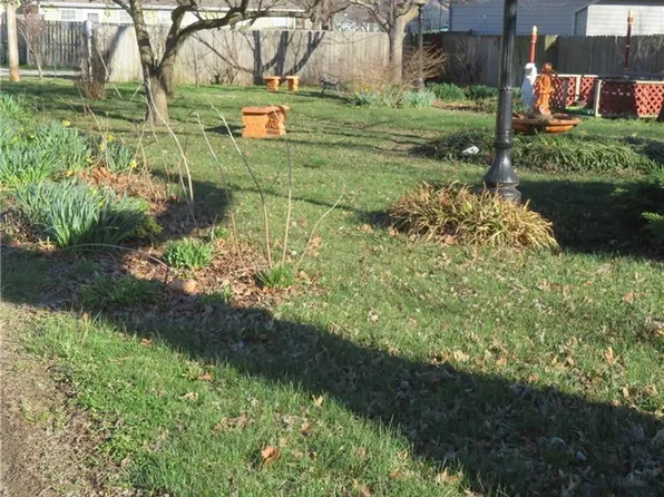 215 S Cottonwood St, Iola, KS 66749