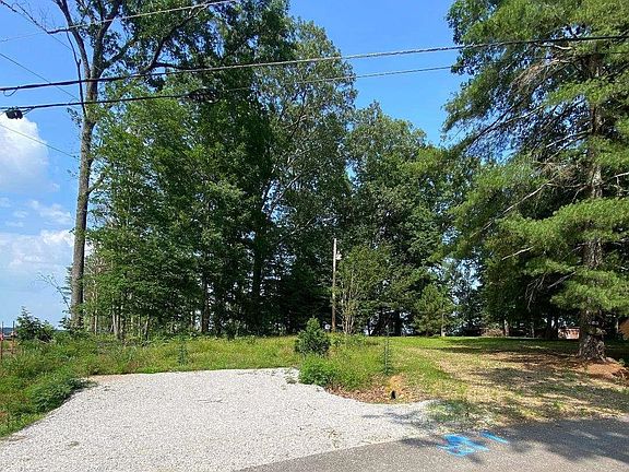 4th image of 532 Bluff Dr