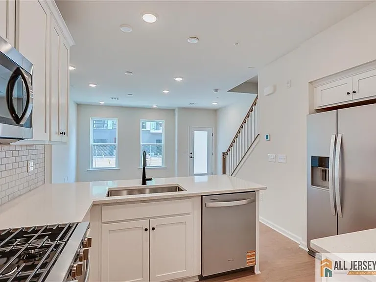 323 Sadie Cir — Photo 11