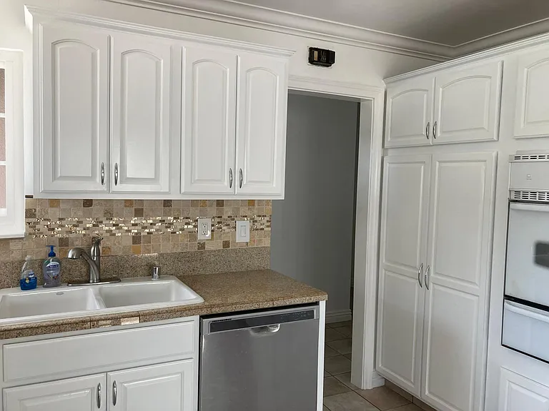 6811 Oxford Dr — Photo 17
