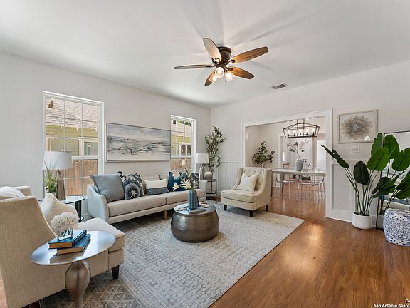 3rd image of 1534 W GRAMERCY PL