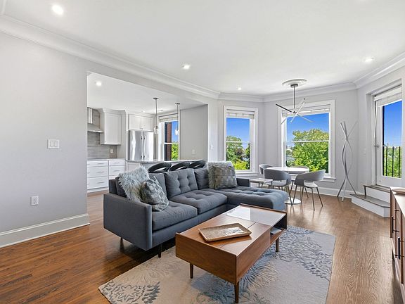 4th image of 23 Bay State Rd APT 4