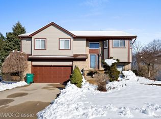 7165 Amanda Dr, Belleville, MI 48111