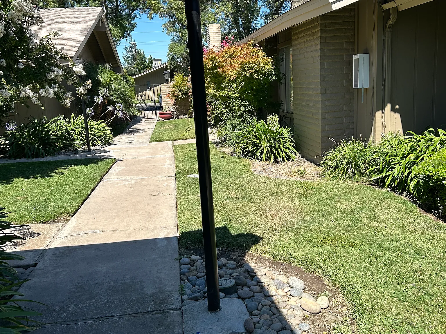 3 bed, 1500 sqft, $2,200 — Photo 3