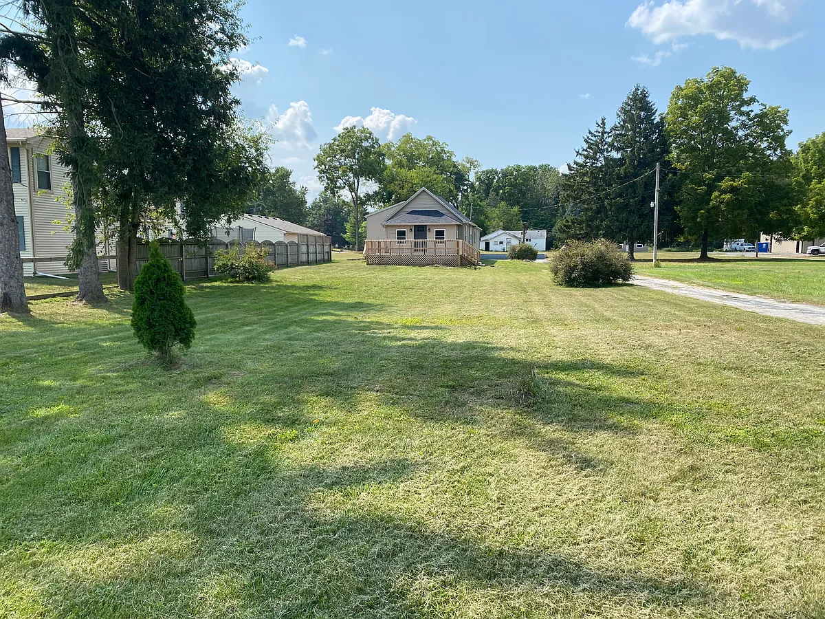 Building Photo - 9235 Douglas Rd #2