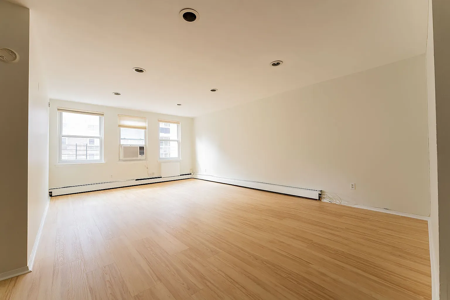 3722 Blackstone Avenue — Photo 3