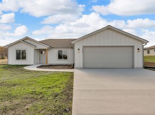 727 Theresa Ct, Carbondale, KS 66414