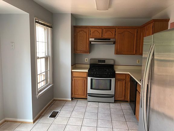 4th image of 5421 Middlebourne Ln