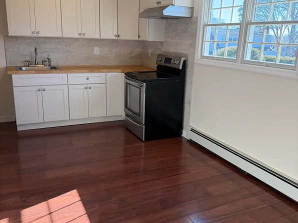 (undisclosed Address), West Babylon, NY 11704