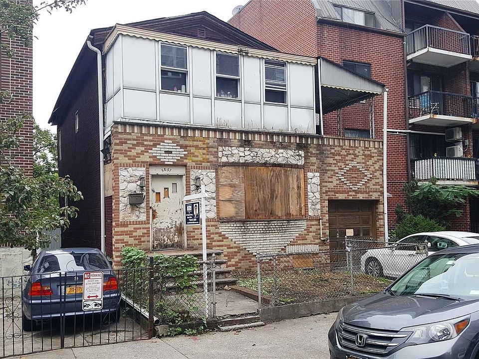 2nd image of 5857 44th Ave