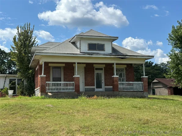 102 S Oak St, Hartshorne, OK 74547