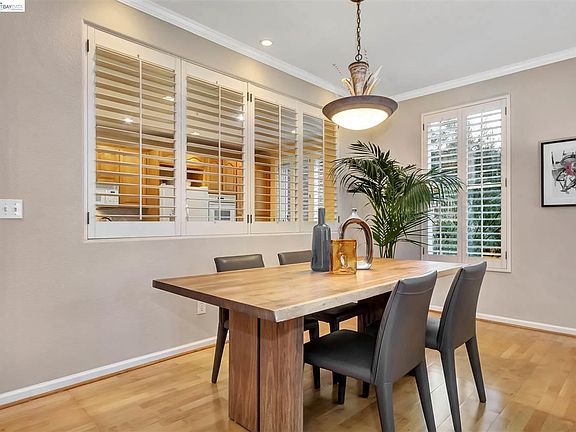 5th image of 8273 Skyline Cir