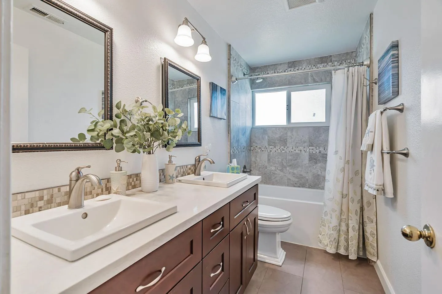 3 bed, 1068 sqft, $4,500 — Photo 3