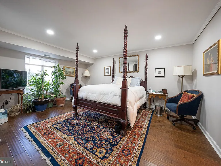 1710 Oakwood Ter #B — Photo 11