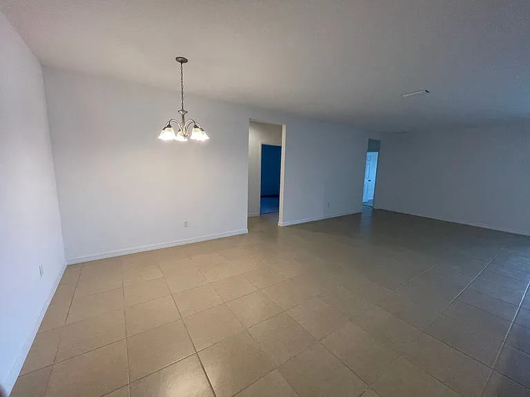5566 Sabal Dr — Photo 4
