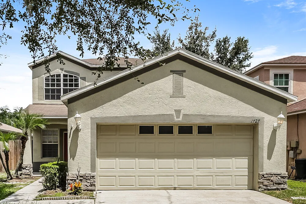 4 bed, 2.0 bath, 1754 sqft, $2,580 — Photo 1