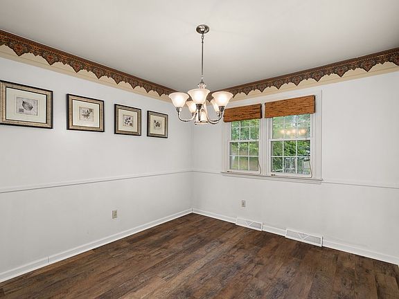 4th image of 65 Pearl Dr