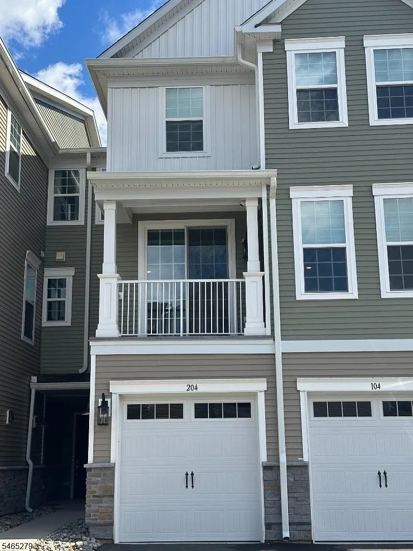 3 bed, 2.5 bath, $5,800 — Photo 2