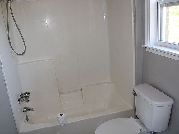 5th image of 309 King St