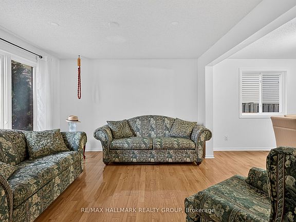 5th image of 502 Rougemount Cres