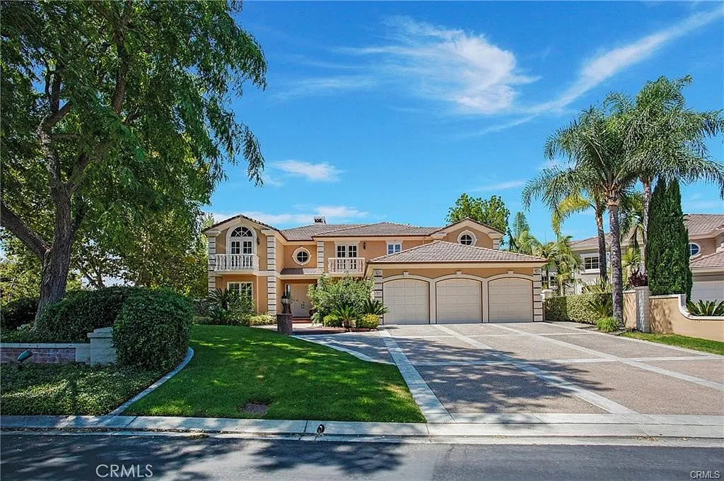 5 bed, 4.5 bath, 4698 sqft, $8,300 — Photo 2
