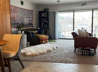 932 Oakcrest St #B, Iowa City, IA 52246