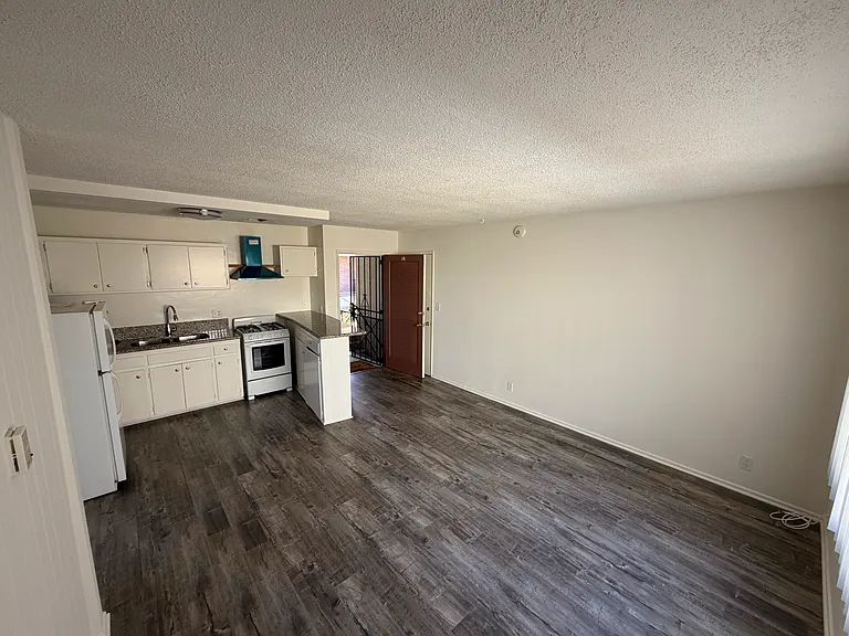 817 9th St #10 — Photo 5