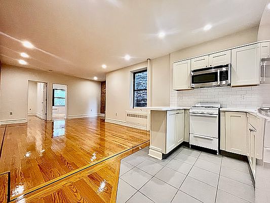 1st image of 437 W 44th St APT 3FW