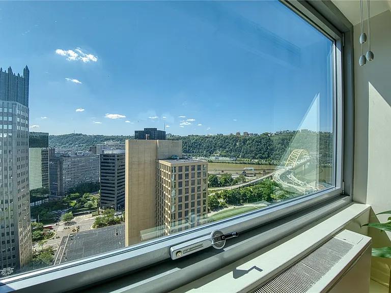 320 Fort Duquesne Blvd #26N — Photo 16