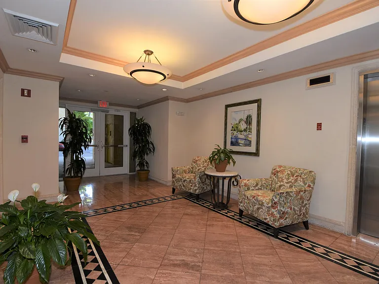707 Crandon Blvd #Penthouse 8 — Photo 28