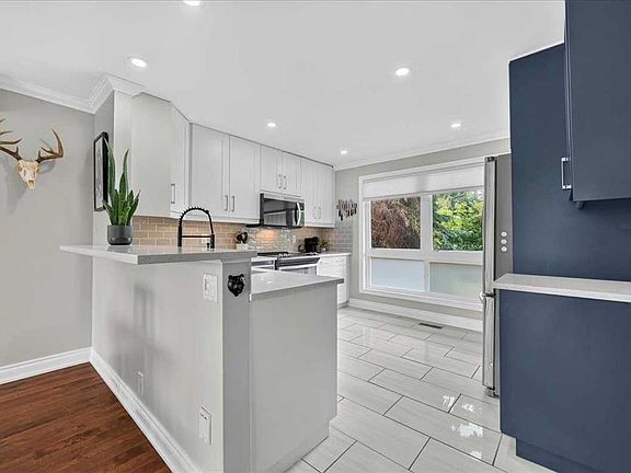 5th image of 756 N Strathcona Dr SW