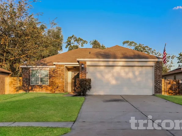 110 N Golden Oak Dr, Texas City, TX 77591