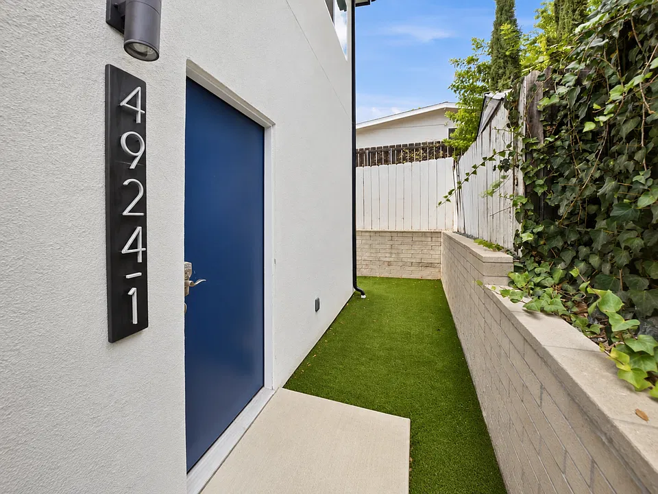 4924-1 Tierra Baja Way