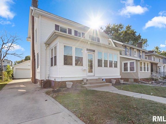 2nd image of 806 W Meadows Pl